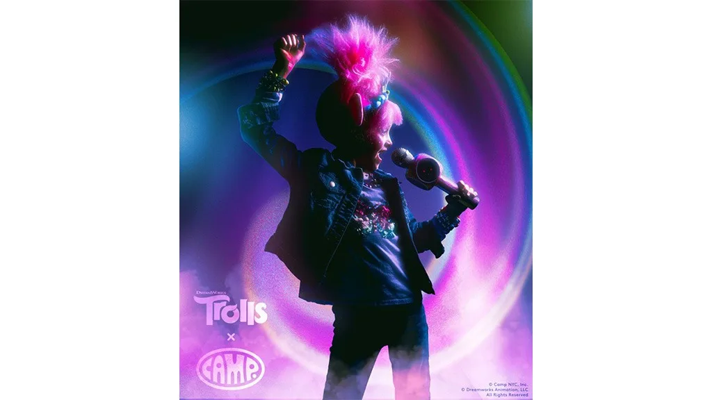 Farebný svet Trollí prichádza do CAMP v New Yorku.