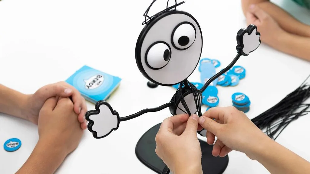 Pózuj s Mr. Bendy od Fat Brain Toys