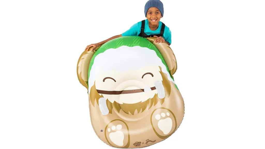 Využi snežné dni s týmito snehovými sánkami BigMouth x Squishmallows