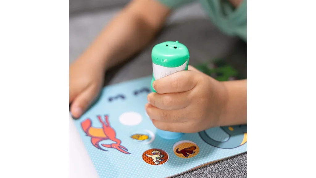 Nálepka Hura! Aktivita pre deti, ktorá neprináša neporiadok