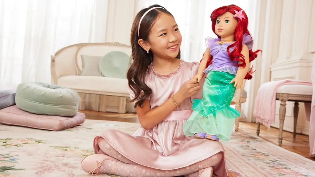 Deti môžu odteraz hrať s bábikami American Girl v spoločnosti Ariel, Tiana a Popolušky