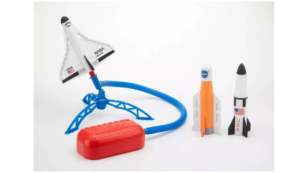 Nová vesmírna kolekcia Stomp Rocket sa vznáša galaxiou.