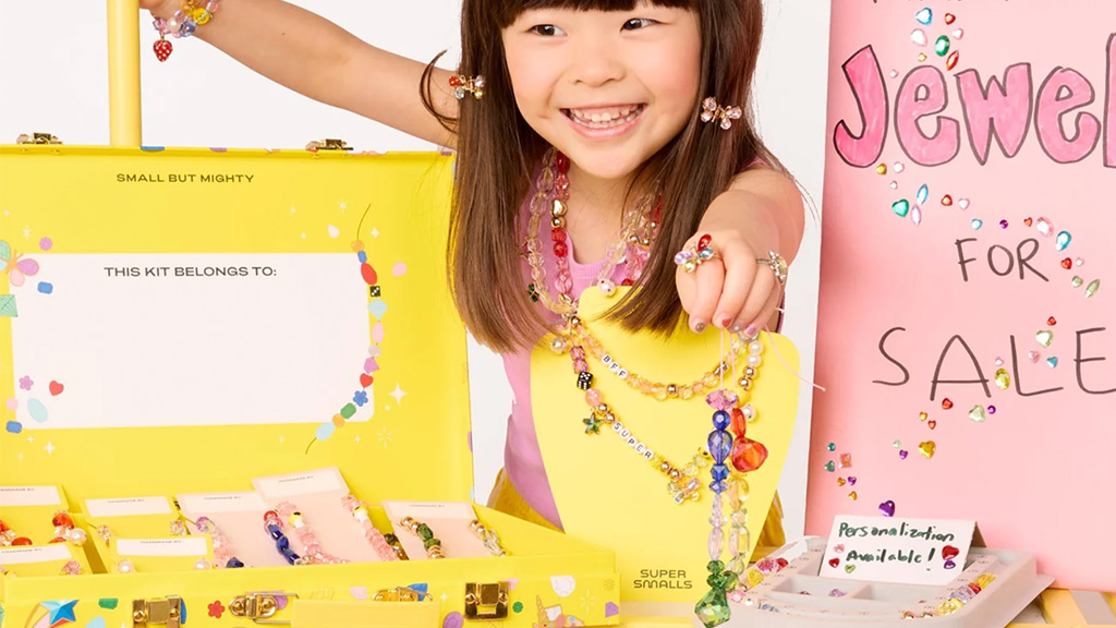 Super Smalls rozvíja podnikateľské zručnosti prostredníctvom novej sady na navliekanie korálikov.