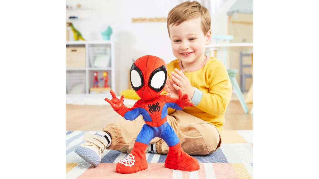 Odkukaj superhrdinské pohyby toto leto s Tancujúcim a lezúcim Spider-Manom!