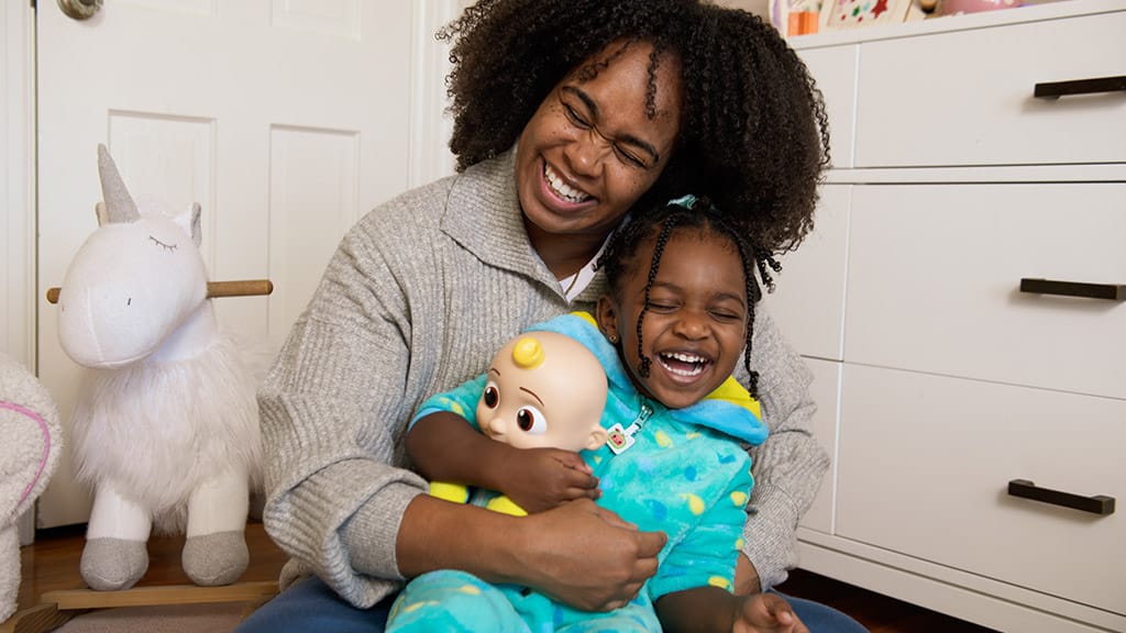 Nová reklamná kampaň poukazuje na to, ako môže CoComelon znížiť rodičovský stres