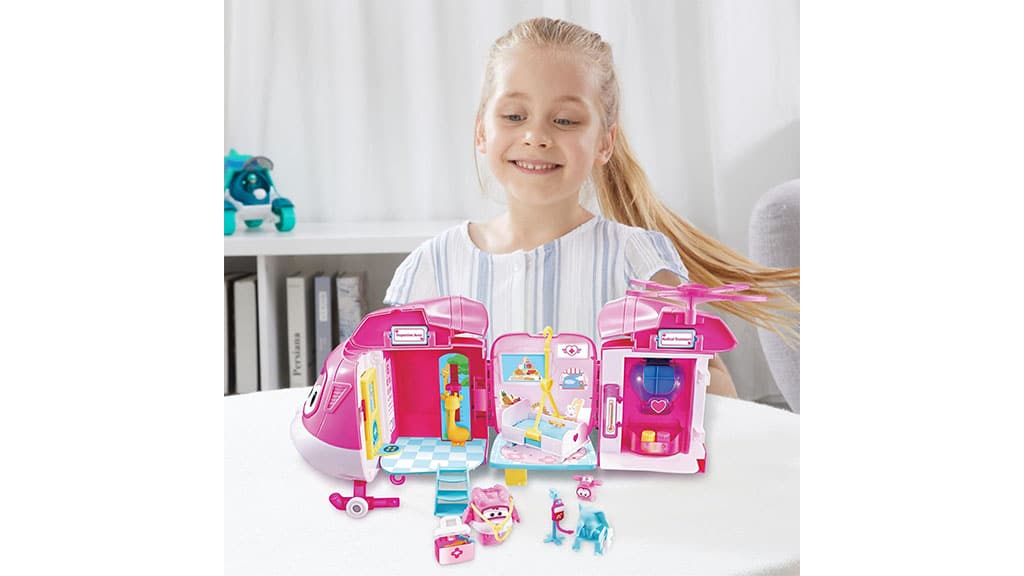 Lietaj s novými hračkami Super Wings!