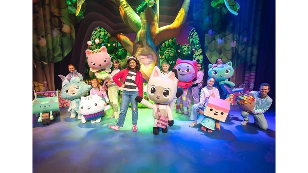 Gabin domček pre bábiky naživo! Labkovo úžasný spôsob, ako stráviť deň