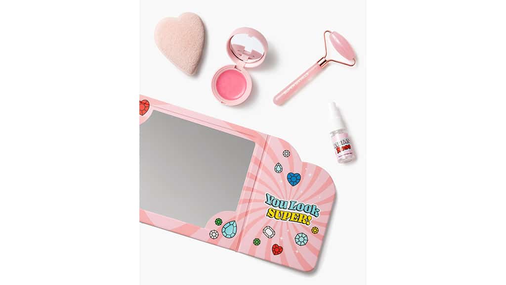 Táto súprava Super Smalls premení GRWM rutiny na hru