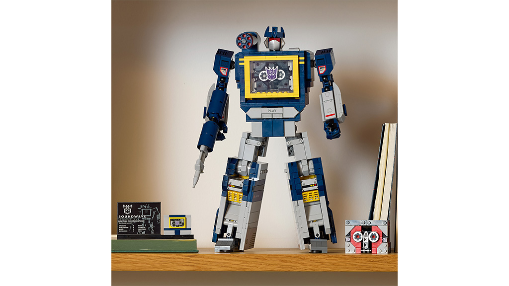 Toto je jeden z najštýlovejších stavebných setov LEGO Transformers Soundwave robot.