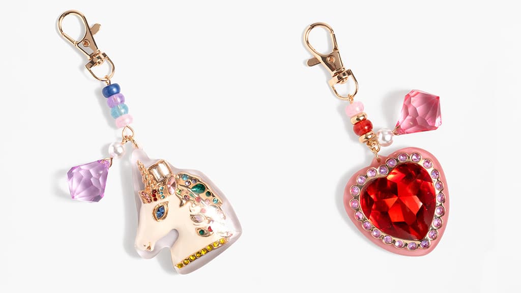 Choď štýlovo do školy s novými príveskami na tašku od Super Smalls