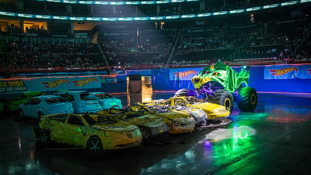 Hot Wheels Monster Trucks Live bude pokračovať v roku 2026 turné Glow-N-Fire