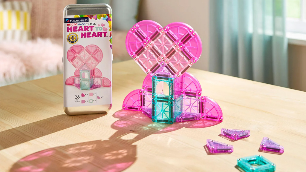 Tvor a stavaj na cestách s novými cestovnými súpravami magnetických hračiek MAGNA-TILES!