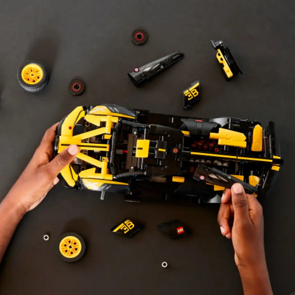 LEGO® Technic: Bugatti Bolide (42151) kép 4