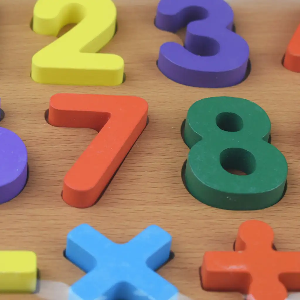 Farebné čísla drevená vkladacia hra 30x22cm kép 2