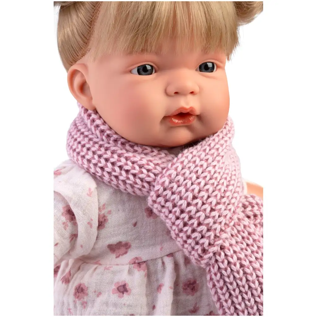 Llorens: Joelle 38 cm bábika so zvukom v pletenom kabáte so šálom kép 3