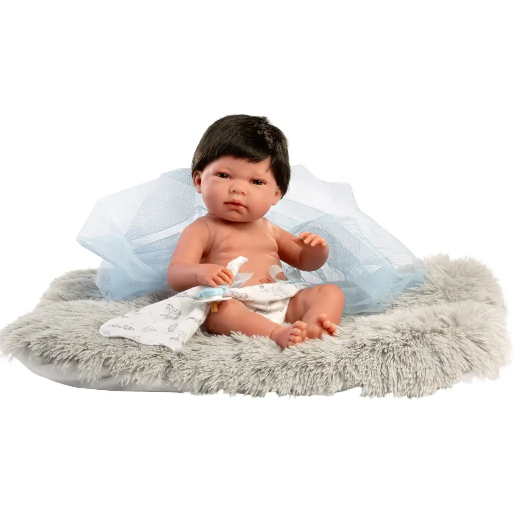 Llorens: Nico 40 cm bábika s chlpatou sivou poduškou kép 2