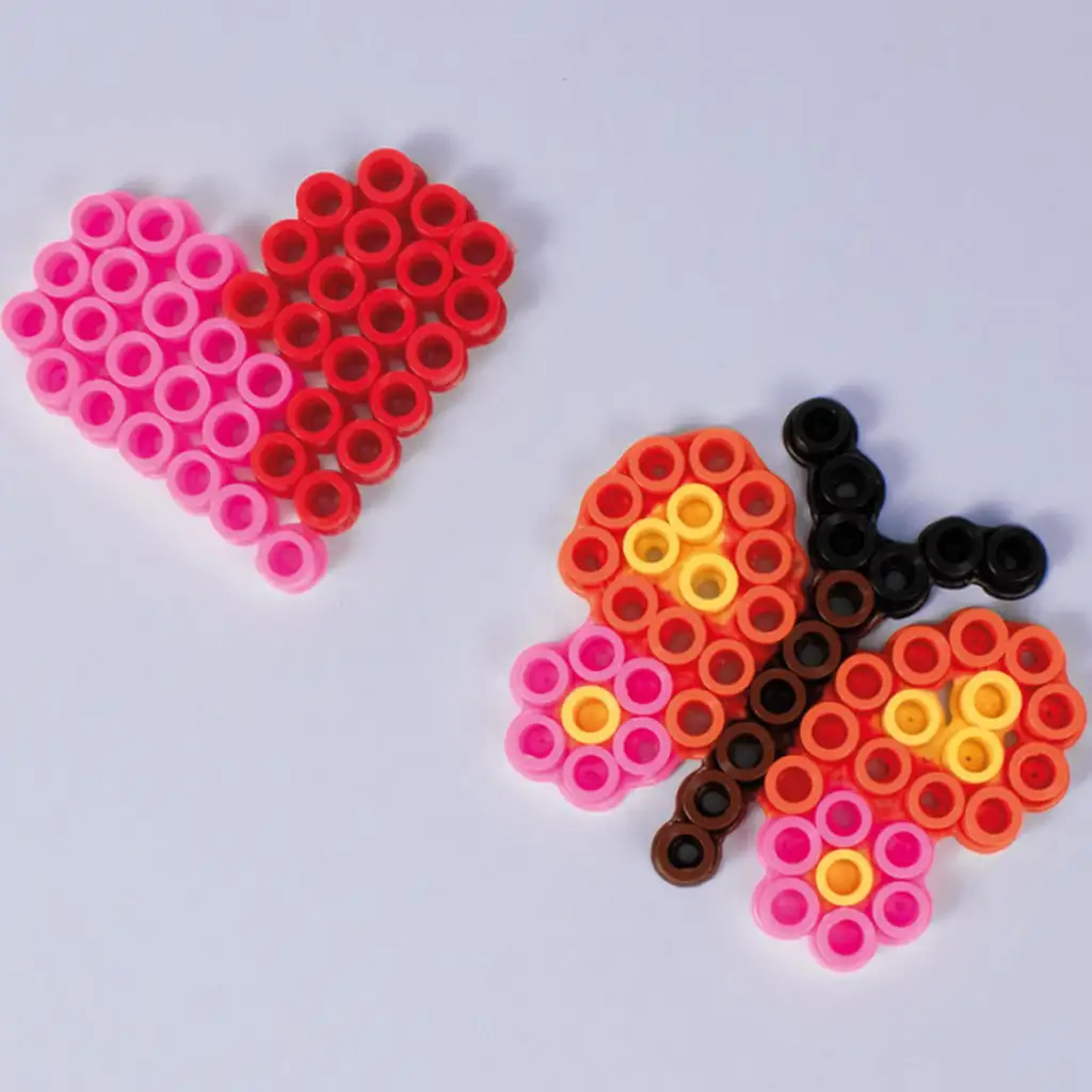 PlayBox: 9 mm zažehlovacie korálky základňa 5 ks motýľ a 5 ks srdce tvarom kép 2