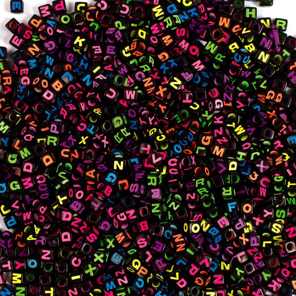 PlayBox: Sada čierno-neónových perličkových písmen, 300 ks