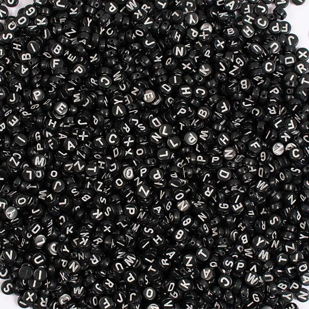 PlayBox: Sada čiernych plastových korálok na navliekanie, 500 ks.