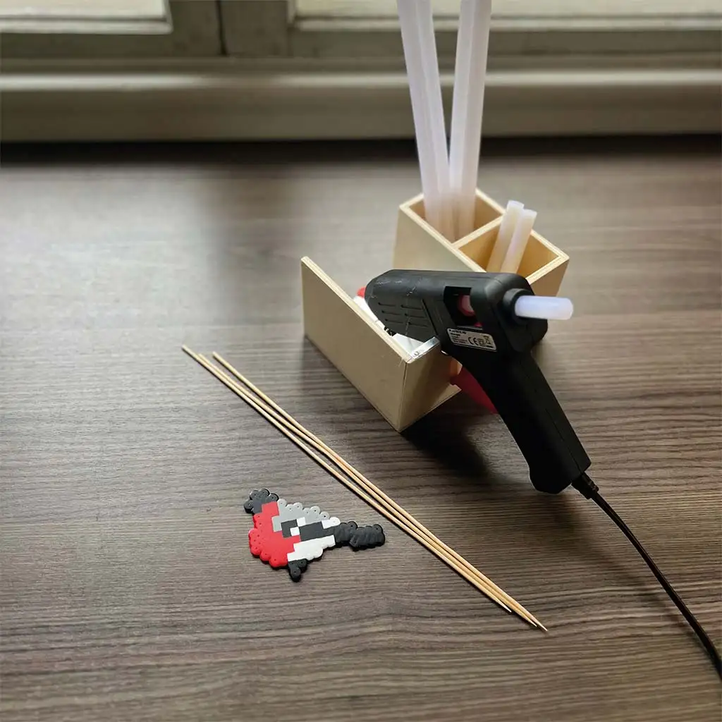 PlayBox: Veľká, nízkoteplotná lepiaca pištoľ s 2ks 11mm lepiacimi tyčinkami. kép 2