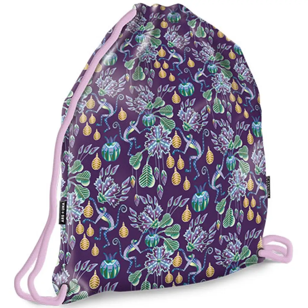 Catalina Estrada vreco na telocvik, športový vak s opičím vzorom