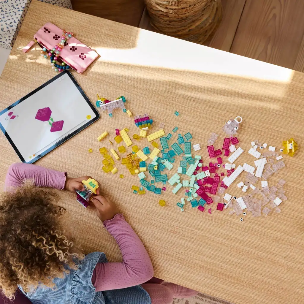 LEGO® Classic: Priehľadné magické kocky (11040) kép 3