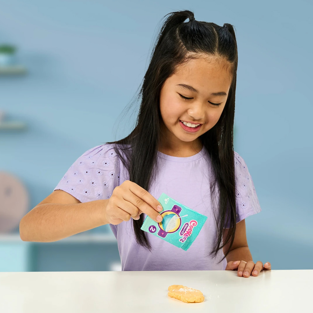 COOKEEZ Makery: Malá súprava na pečenie s prekvapením – plyšové zvieratko kép 6