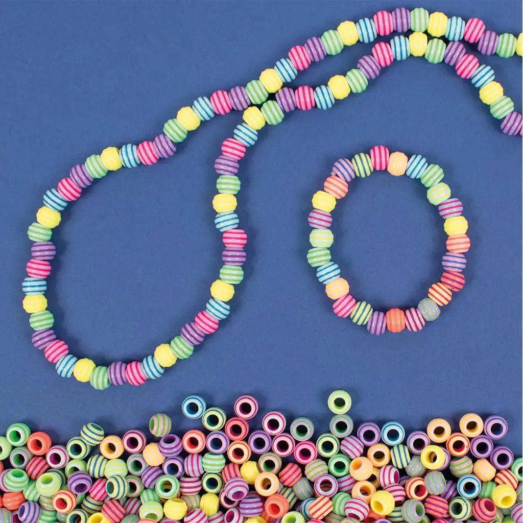 PlayBox: Pruhované, pastelové navliekacie korálky 9mm 1550ks