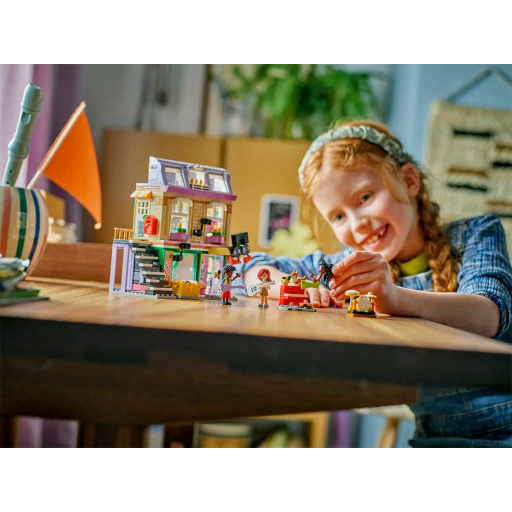 LEGO® Friends: Obchod s hudobnými nástrojmi a byt (42653) kép 8