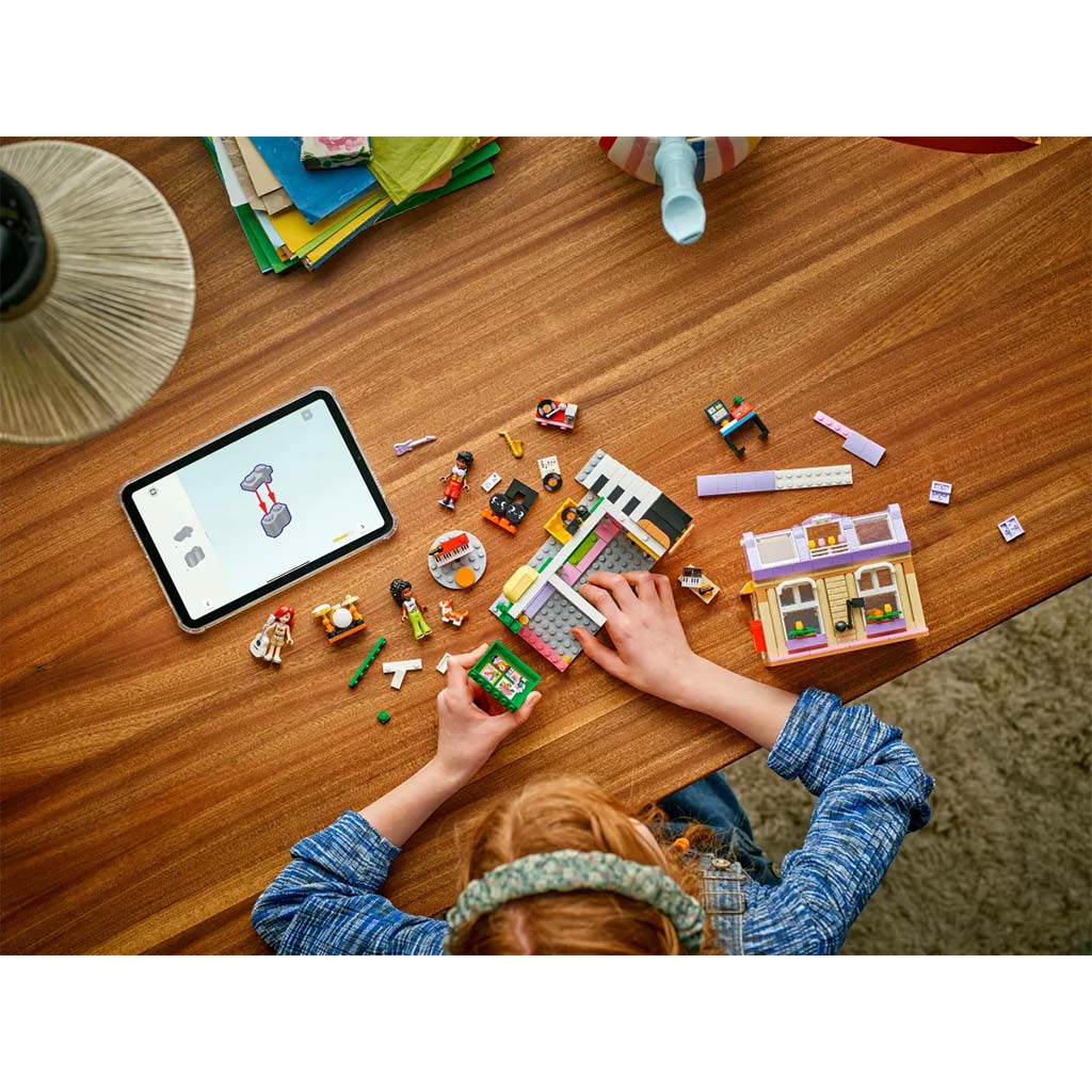LEGO® Friends: Obchod s hudobnými nástrojmi a byt (42653) kép 9