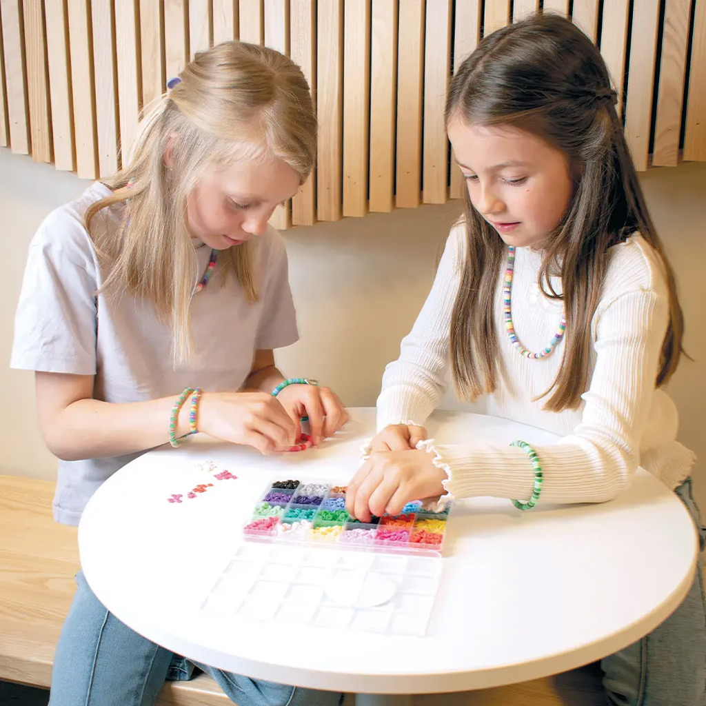 PlayBox: Heishi korálky na navliekanie v úložnej krabičke, sada 3500 kusov kép 3