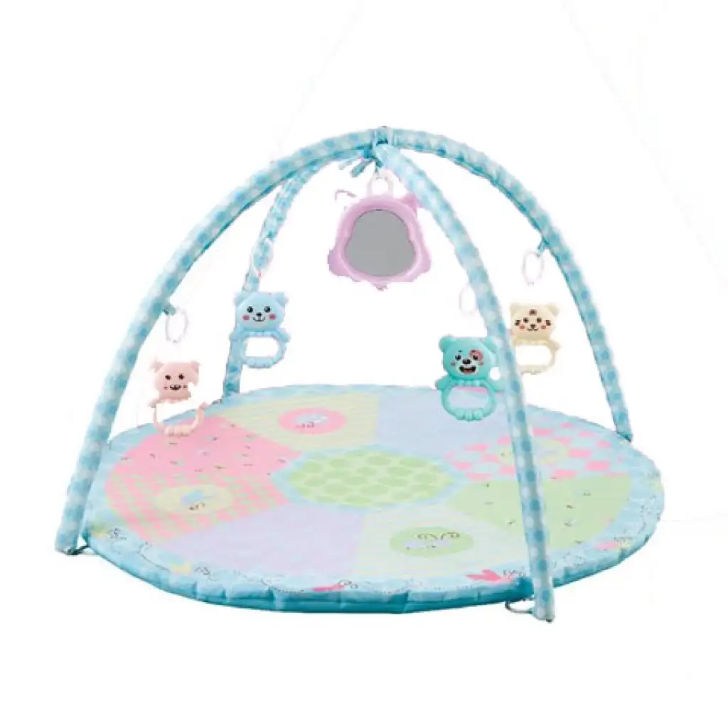 Hrací koberec v modrej farbe s medvedím vzorom