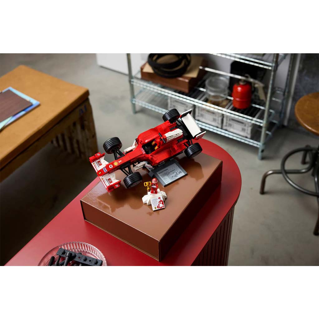 LEGO® Icons: Ferrari F2004 és Michael Schumacher (11375) kép 7