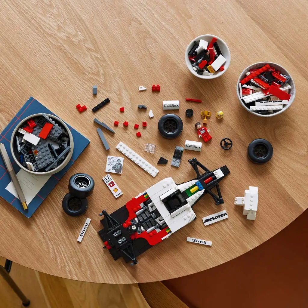 LEGO® Icons: McLaren MP4/4 a Ayrton Senna (10330) kép 6