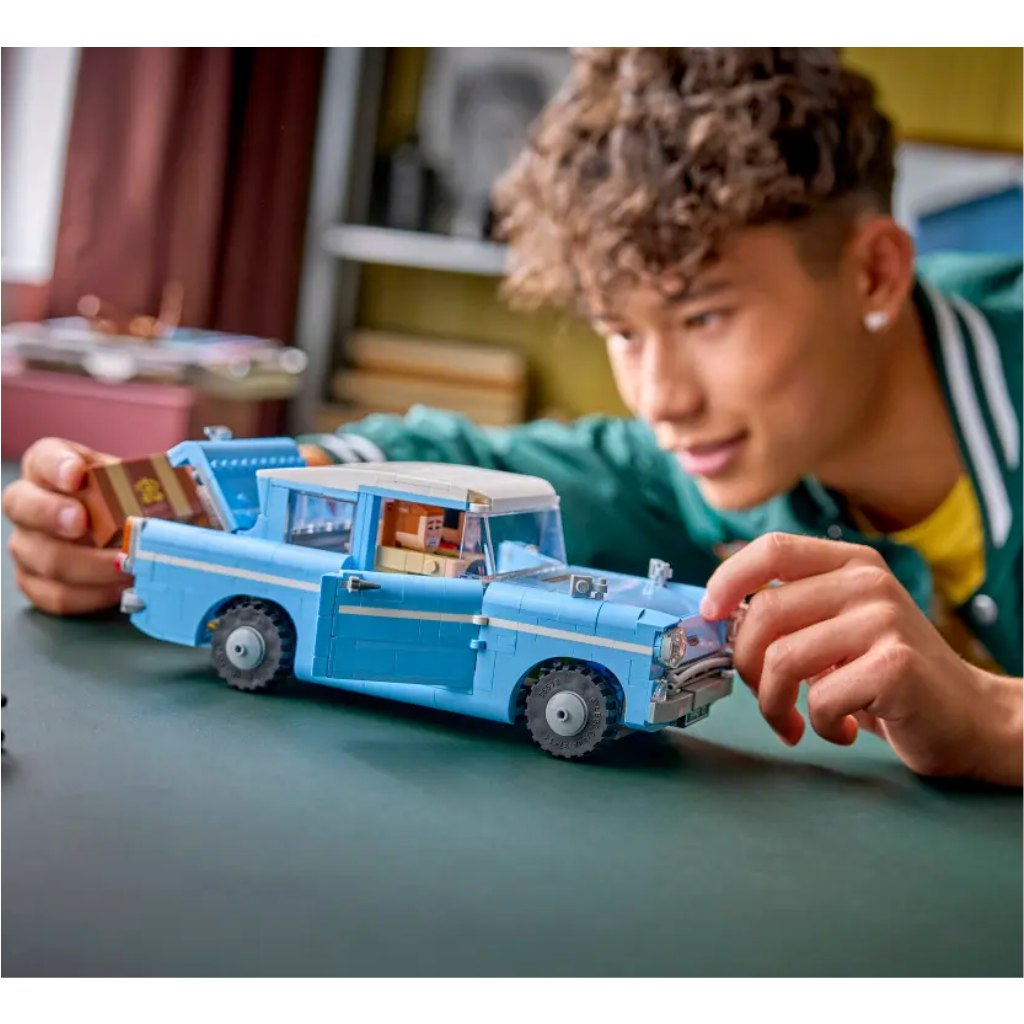 LEGO® Harry Potter: Očarovaný lietajúci Ford Anglia™ (76470) kép 4