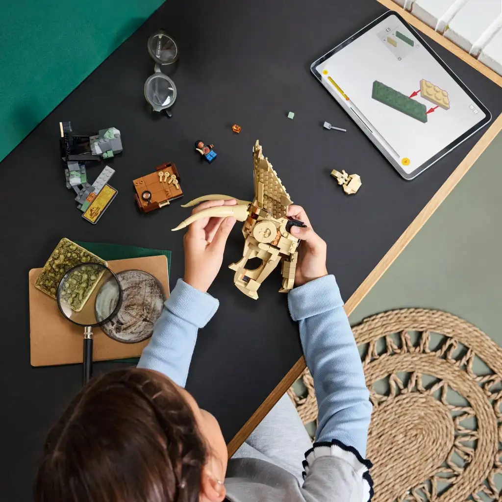 LEGO® Jurassic World: Fosílie dinosaura - Lebka triceratopsa (76959) kép 4