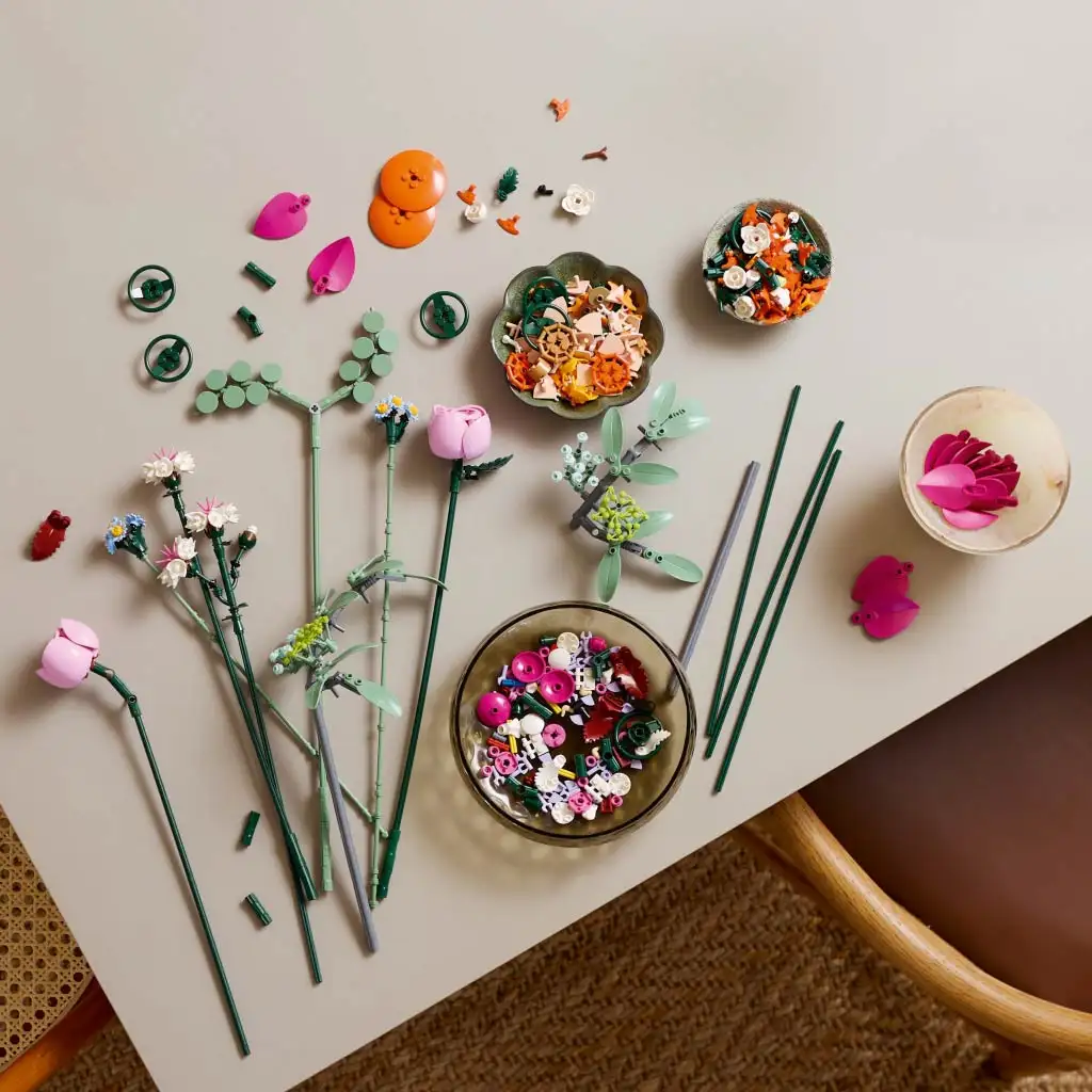 LEGO®: Kytica ružových kvetov (10342) kép 3