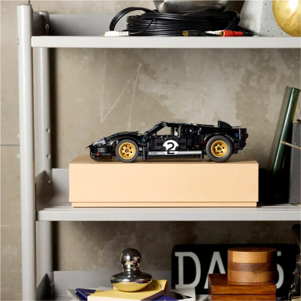 LEGO® Technic: 1966 Ford GT40 MKII pretekárske auto (42223) kép 5