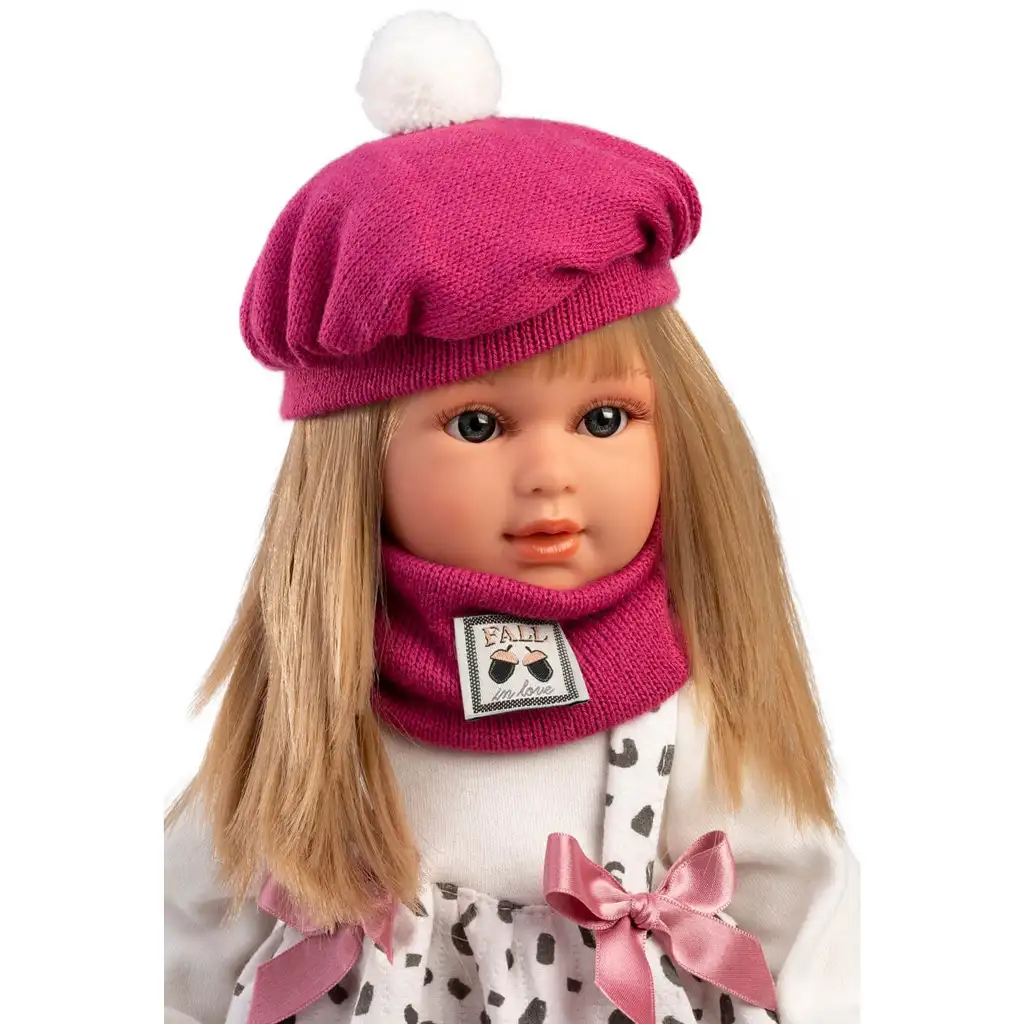 Llorens: 40 cm vysoká bábika Carla v ružovej čiapke s módnou kabelkou kép 4