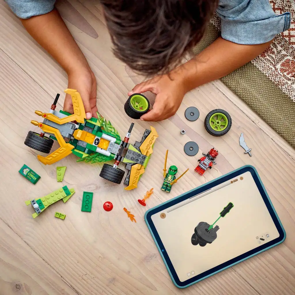 LEGO® Ninjago: Lloyd hátrahúzhatós versenyautója (71828) kép 3