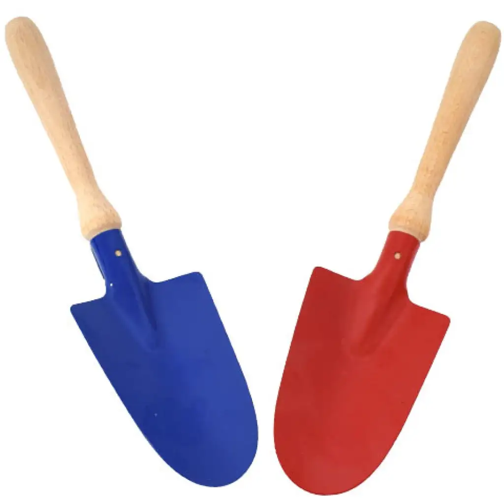 Modrý kovový rýľ s drevenou rukoväťou do piesku