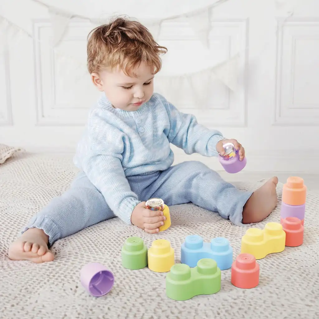 Quercetti: Momy Soft 18 ks mäkká hrkajúca stavebnica kocky set kép 4