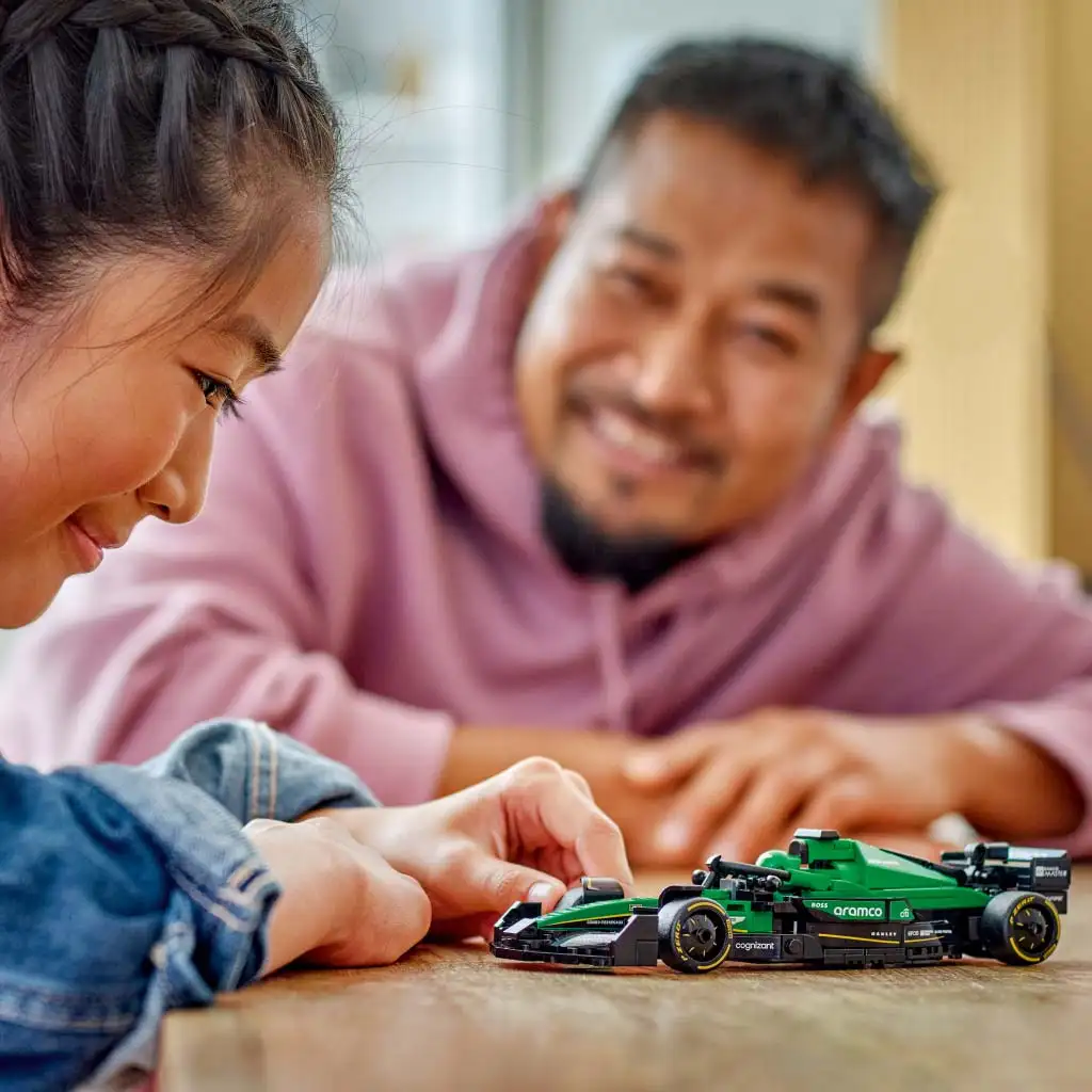 LEGO® Speed Champions: Aston Martin Aramco F1® AMR24 pretekárske auto (77245) kép 4