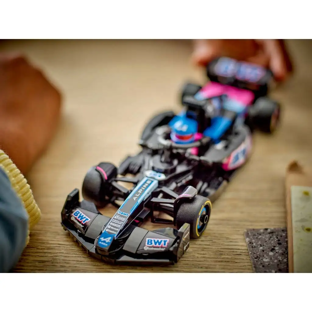 LEGO® Speed Champions: BWT Alpine F1® Team A524 pretekárske auto (77248) kép 3