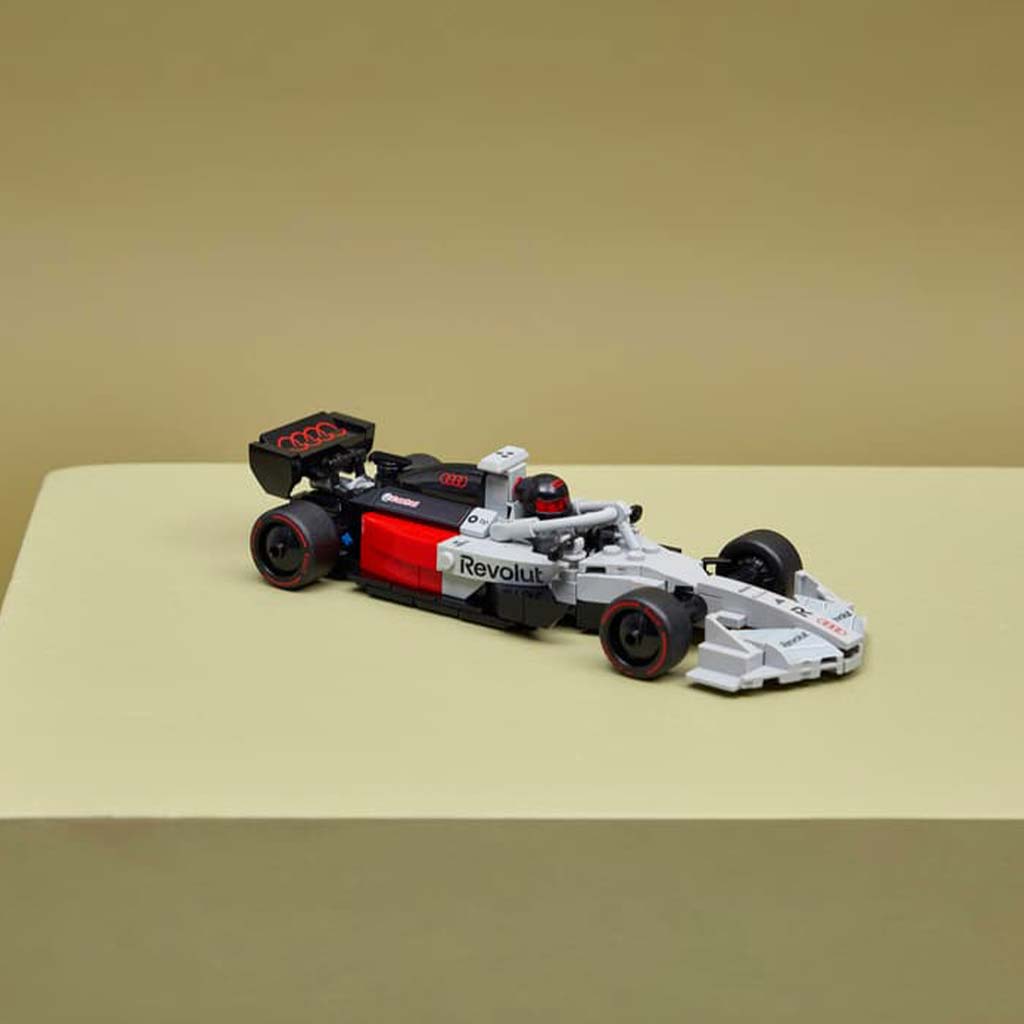 LEGO® Speed Champions: Audi Revolut F1® Team R26 závodné auto (77259) kép 6