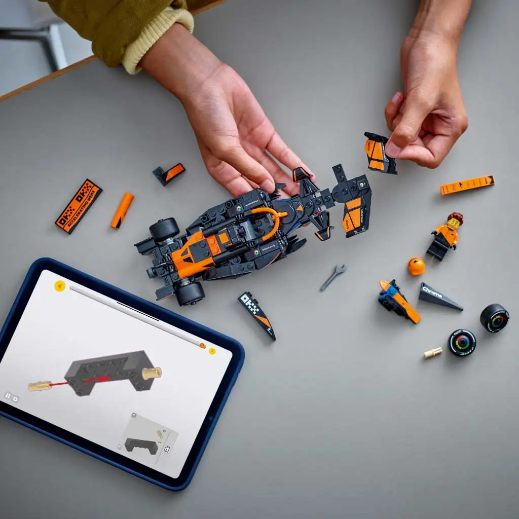 LEGO® Speed Champions: Pretekárske auto McLaren F1® Team MCL38 (77251) kép 3