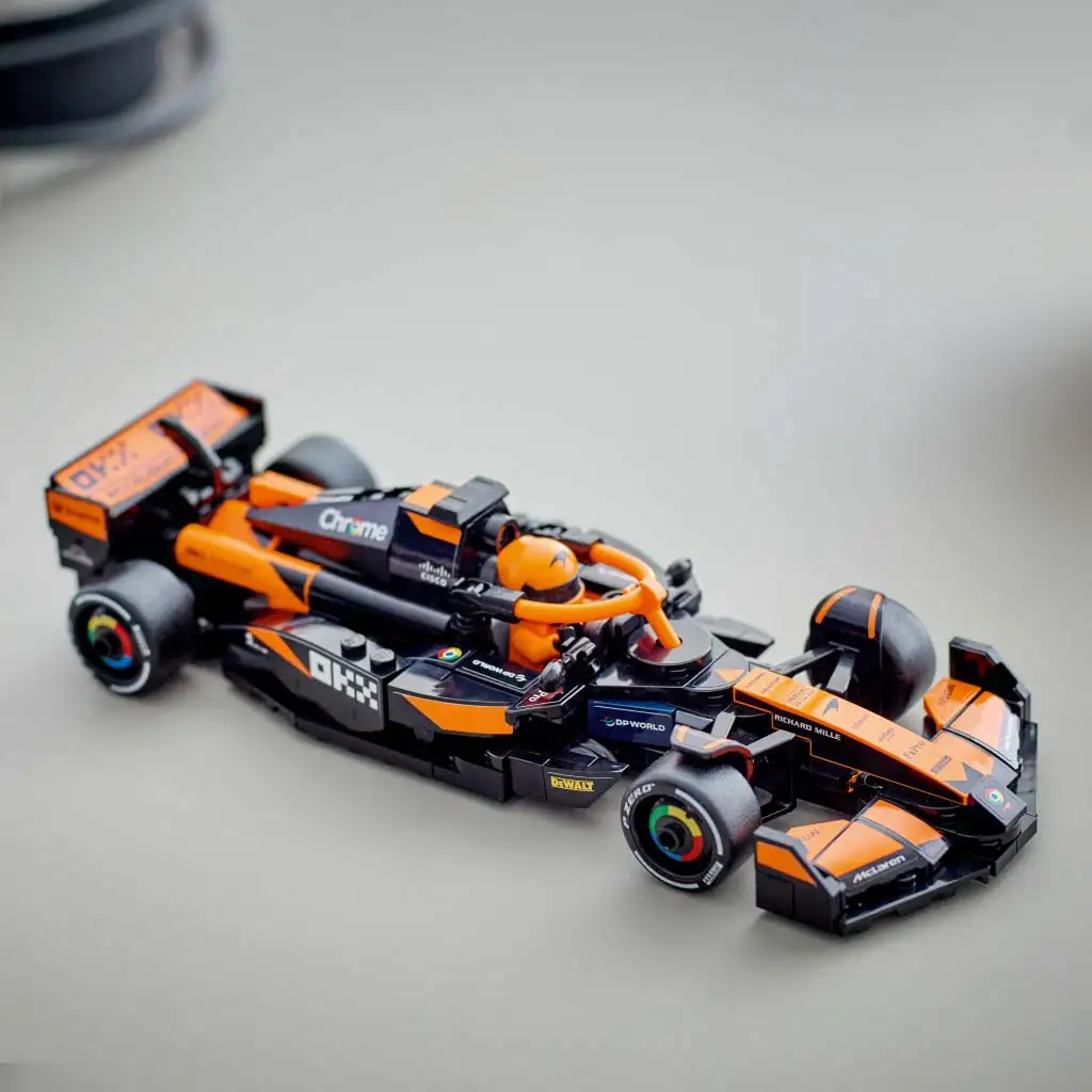 LEGO® Speed Champions: Pretekárske auto McLaren F1® Team MCL38 (77251) kép 5