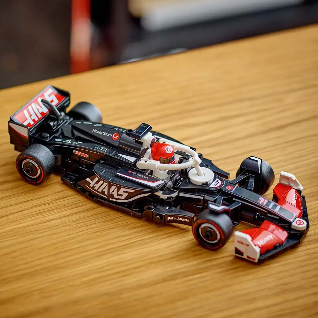 LEGO® Speed Champions: MoneyGram Haas F1® Team VF-24 pretekárske auto (77250) kép 3