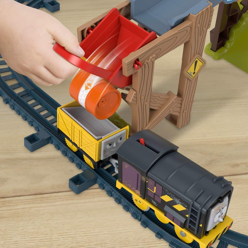 Fisher-Price: Thomas a jeho priatelia Diesel Lift & Load stavebná železničná súprava s motorizovaným vlakom - Mattel kép 3